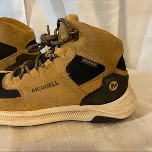 Boys waterproof Merrell shoes size 4